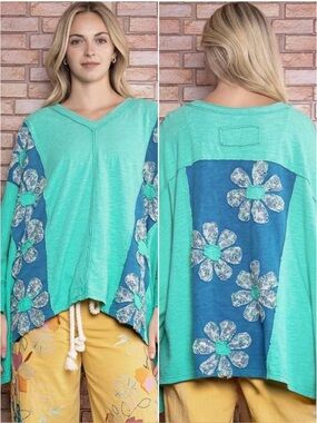 ✨ NWT BlueVelvet Oversized Boho Floral Patch Top in Aqua Size Medium✨